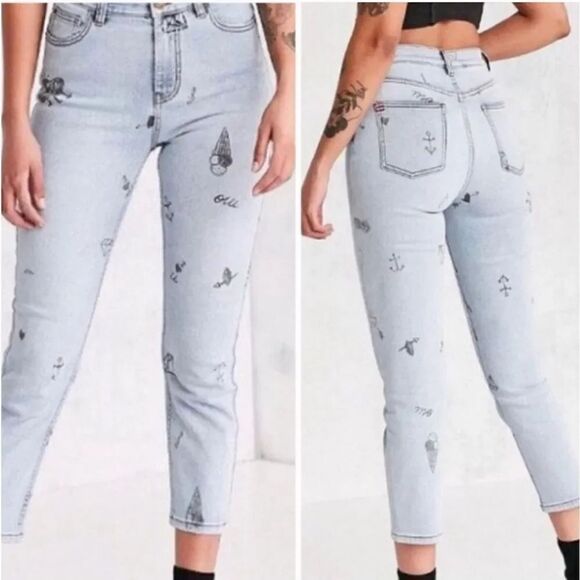 Urban Outfitters BDG High Rise Jean Girlfriend Doodle Denim Light Wash Size 27 - Picture 2 of 12